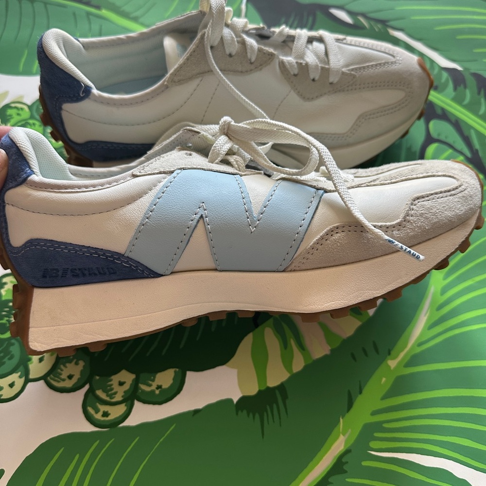 2021 New Balance x STAUD 327 Sneaker in Sea Salt/Atlantic. US W 9.5